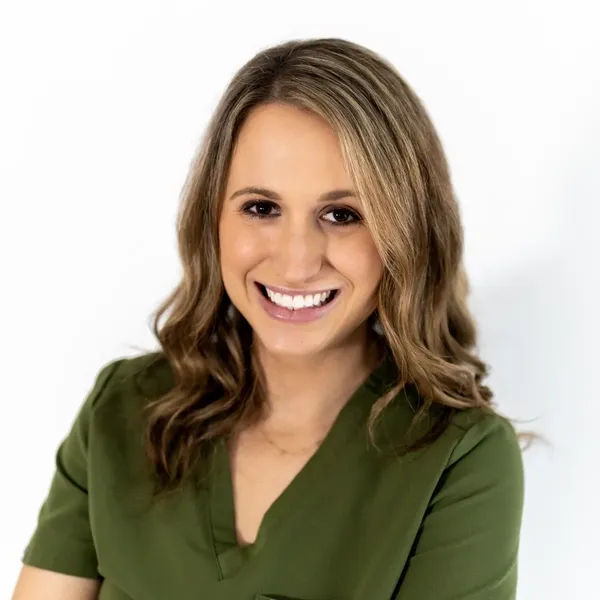 Dr Avielle Silver: Dental Professional in Lyndhurst, Ohio